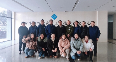 安徽三联交通应用技术股份有限公司开发部考试系统国产化项目组,凝心聚力、攻坚克难,成功解决了考试软件从单一Windows系统移植到不同国产化操作系统的适配开发难题,完成了系统科目二大小车,科目三(尚待完善)大小车、摩托车,以及军队训考、流程、后台管理、大厅业务管理等系统的国产化移植,并获得了行业内首个无锡所颁发的驾考系统国产化检测证书,为公司进一步开拓市场奠定了坚实基础。